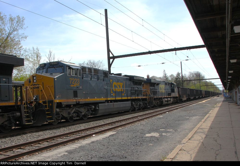 CSX 7223 on E748